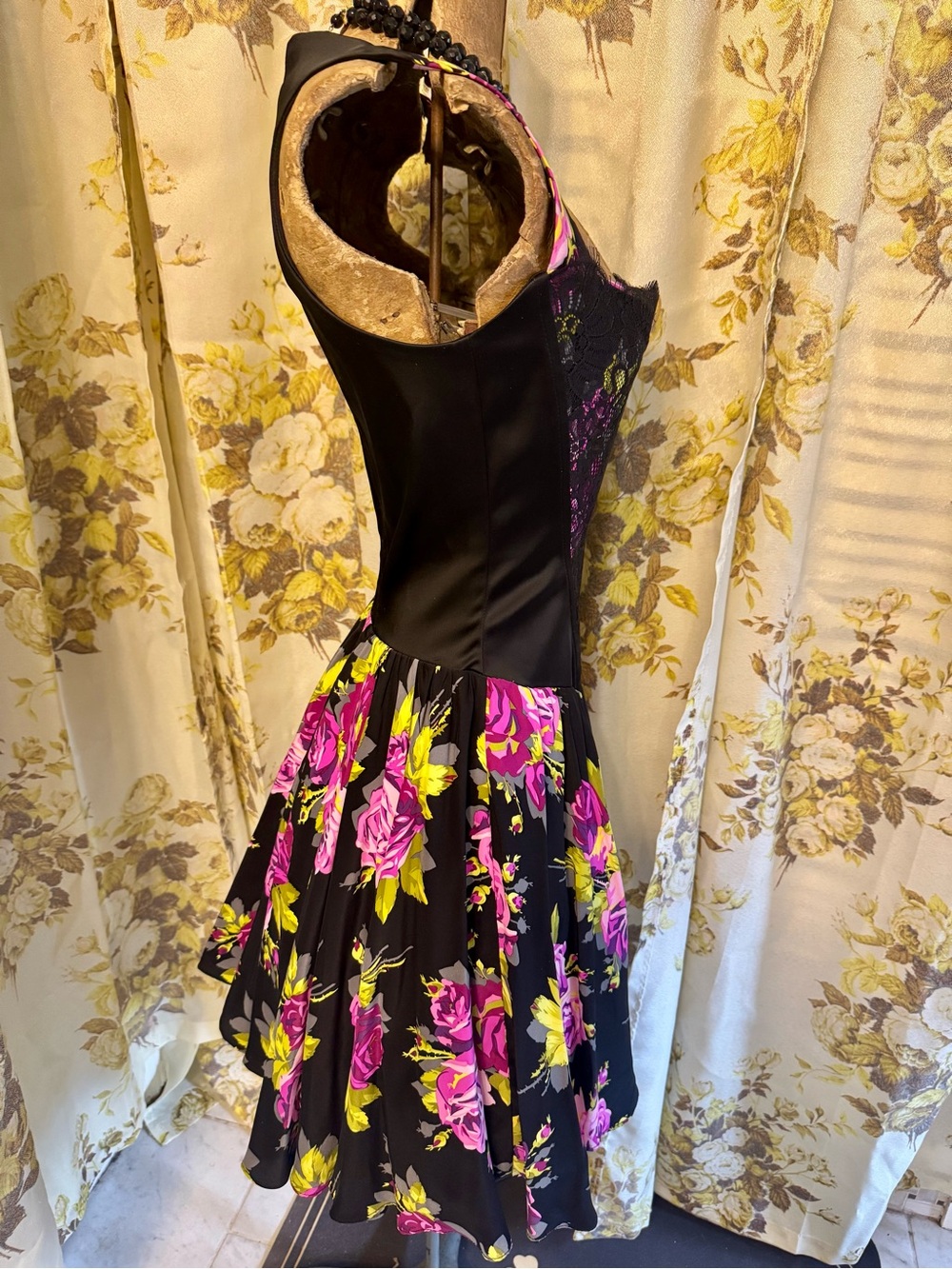 Betsey Johnson - Vintage Black Floral Lace Corset Dress in Pink & Lime - Picture 5 of 7